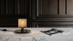 In The Sun 220 bordlampe, sort/sølv