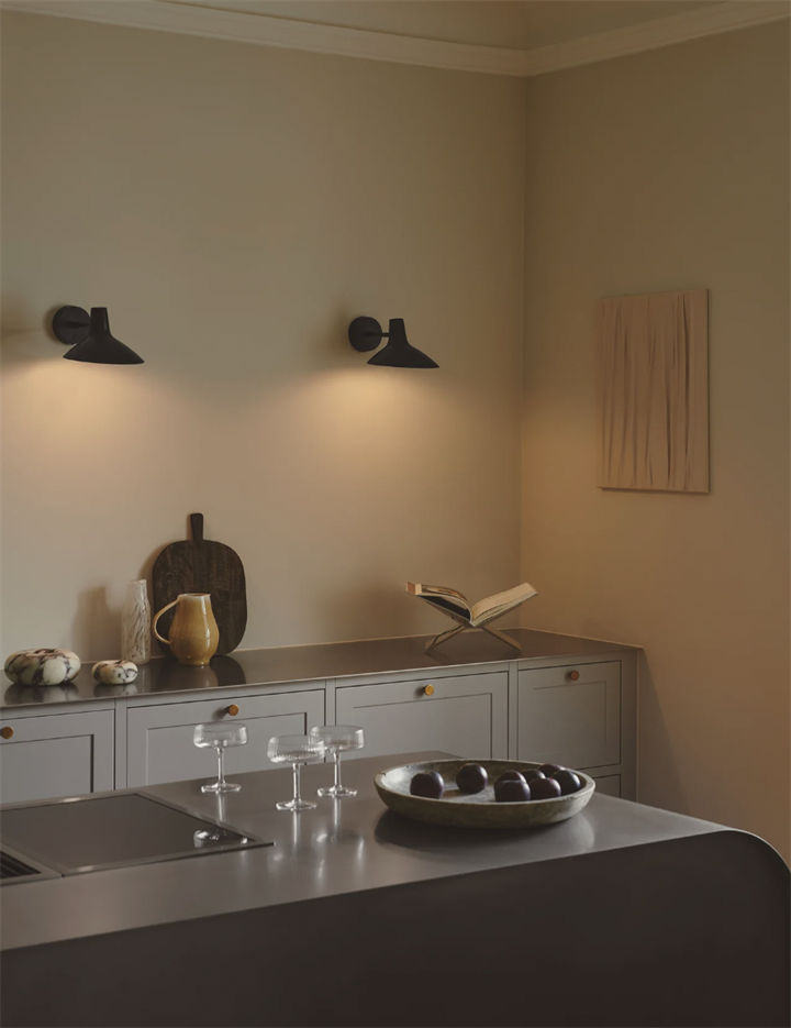 Darci short væglampe, sort