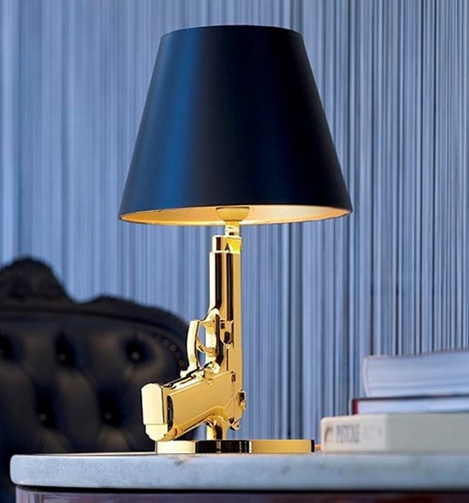 Guns Bedside Gun bordlampe, guld/sort