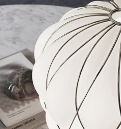 Pinecone Bordlampe, Stor - Ø50, hvid/chrome