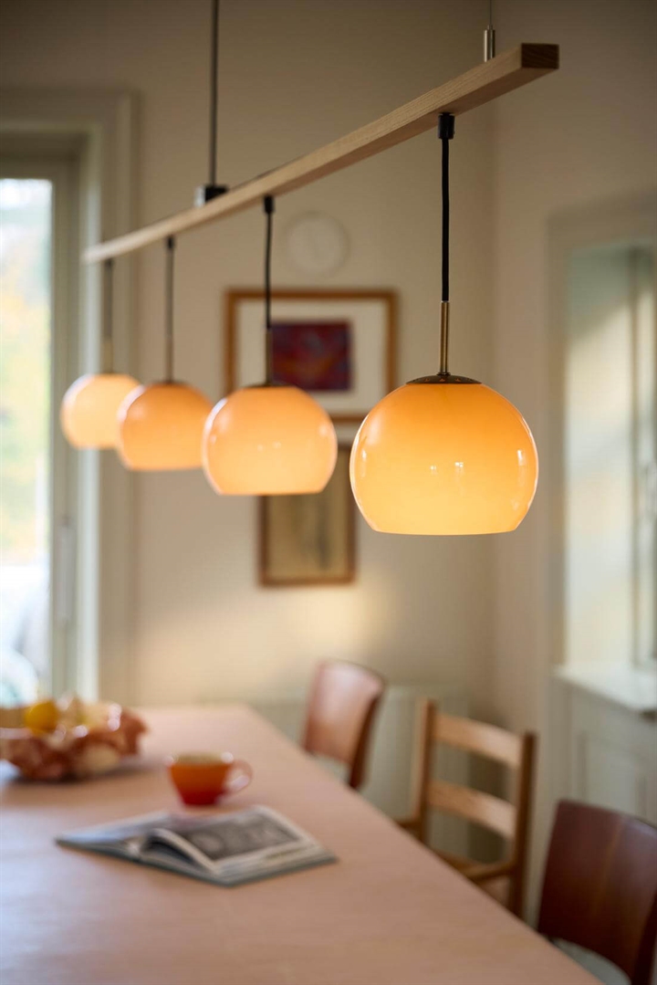 Ball Glass Ø18 pendler i opal hvid, sand grey, cappuccino og amber