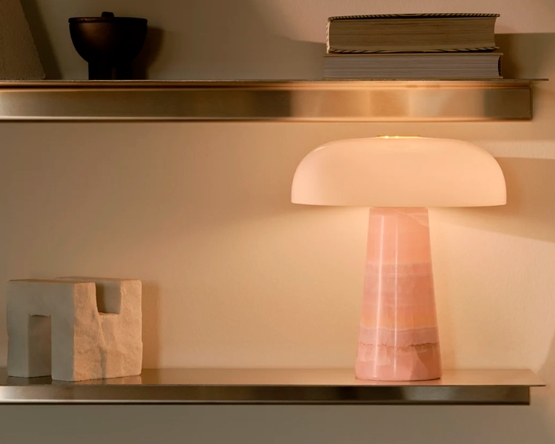 Indret med Glossy bordlampe fra Dftp