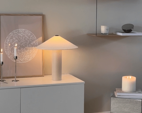 Skulpturel ro og blødt lys