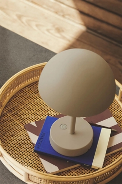 Ellen To-Go batterilampe / bordlampe, beige