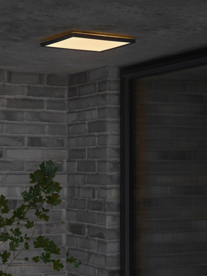 Oja 29 Outdoor Square loftlampe, sort