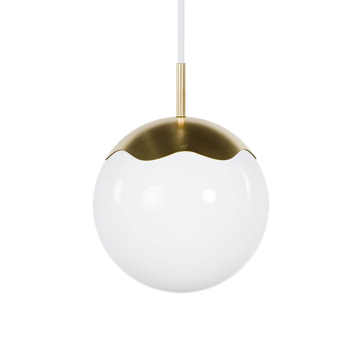Circle of Life pendel Ø200 m/hvid ledning, opal/messing