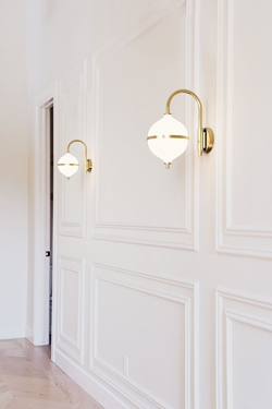 Eternal Moonlight væglampe m/hvid ledning, opal/messing