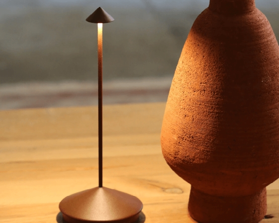 Pina - enkel og elegant batterilampe