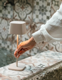Ofelia batterilampe / bordlampe, sand