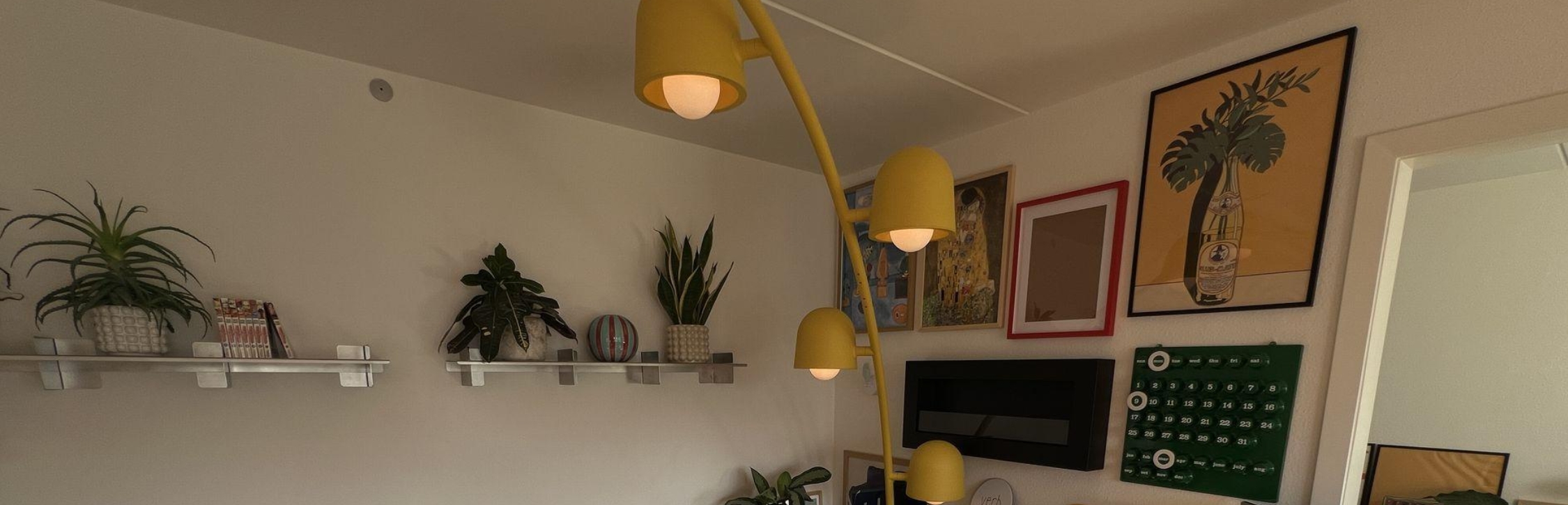 Hos jeppe.oe er der smæk på farverne - bliv inspireret til farverig indretning | Lamper.dk