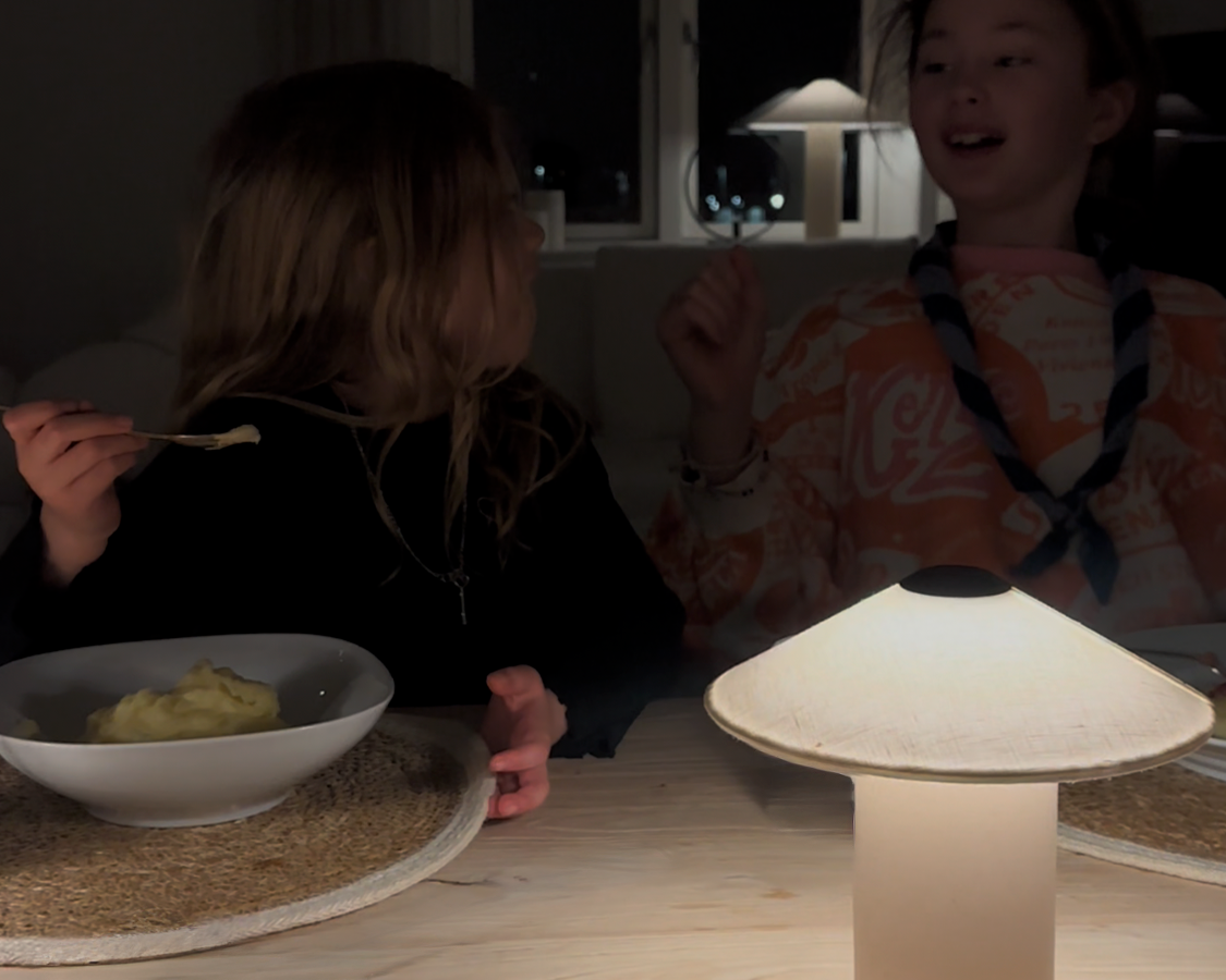 Futé bordlamper fra Lyfa hos Jackie Navarro | Køb hos Lamper.dk