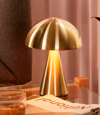 Hübsch Mush portable lampe findes i flere farve - og er en populær firma-julegave | Køb firma-julegaver hos Lamper.dk