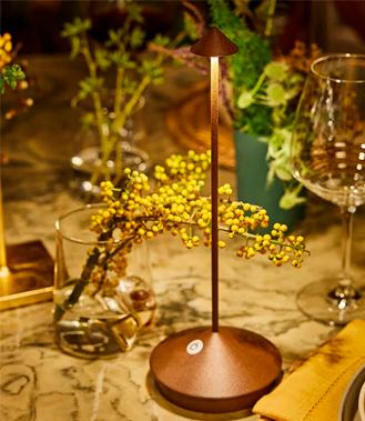 Zafferano Pina portable lampe findes i flere farve - og er en populær firma-julegave | Køb firma-julegaver hos Lamper.dk