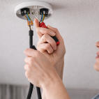 Sådan monterer du to lamper i ét udtag | Lamper.dk