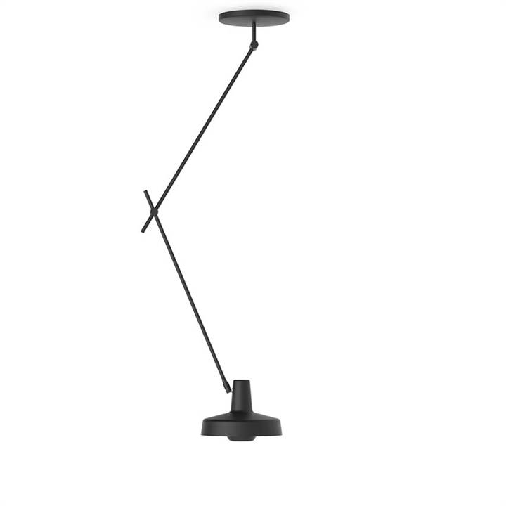 Arigato 2 loftlampe (lang arm), sort