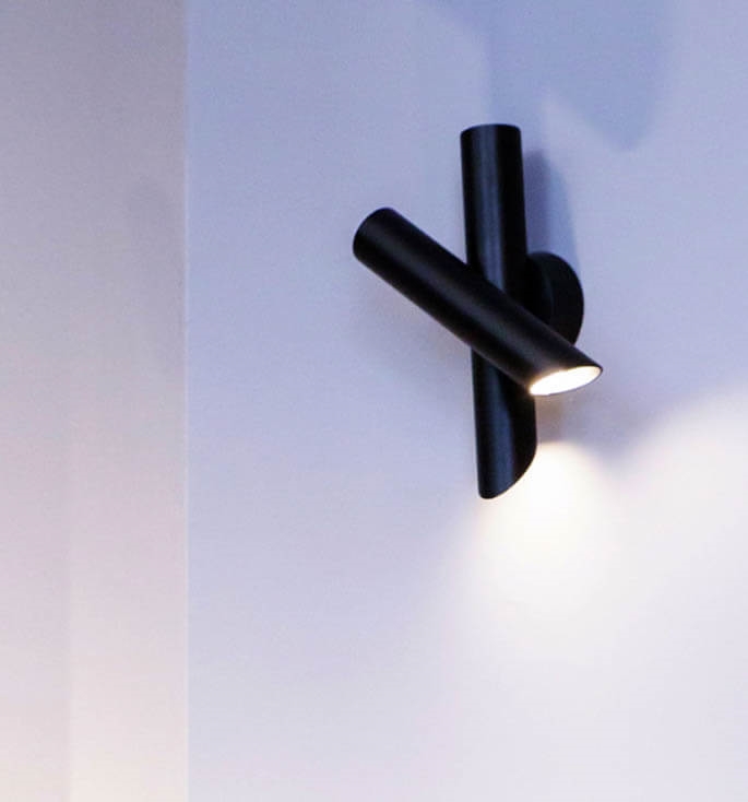 Outlet: Tubes 2 TRIAC væglampe, sort