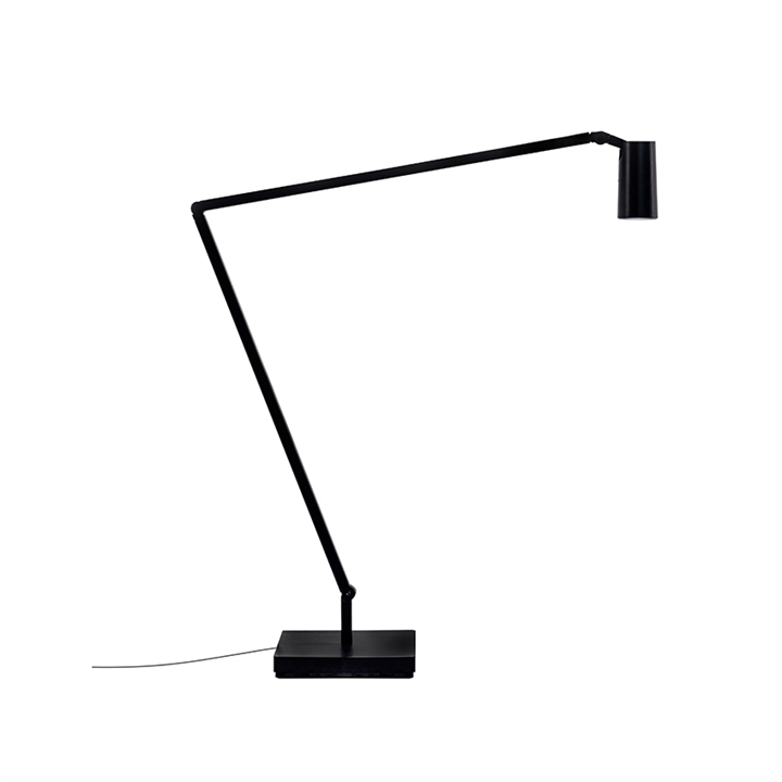 UNTITLED Linear lampe m/bordklemme, sort